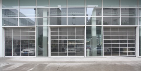 Auto 4S shop door perspective