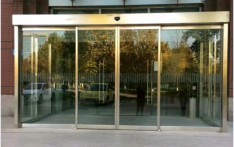 Automatic glass door